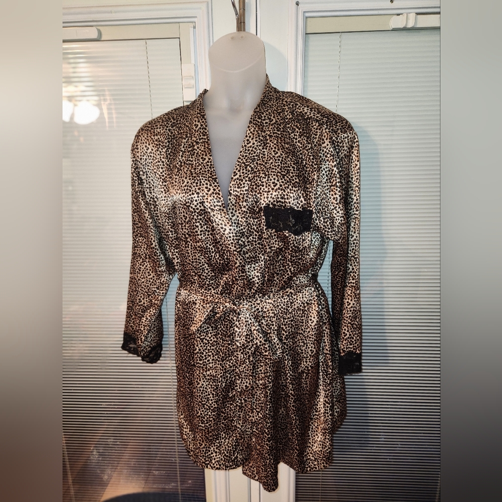 Intimate Essentials Robe Size Med